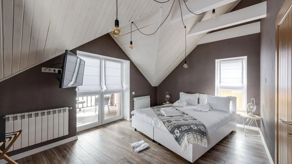 Apartament na Airbnb i Booking - kiedy prać tapicerkę?