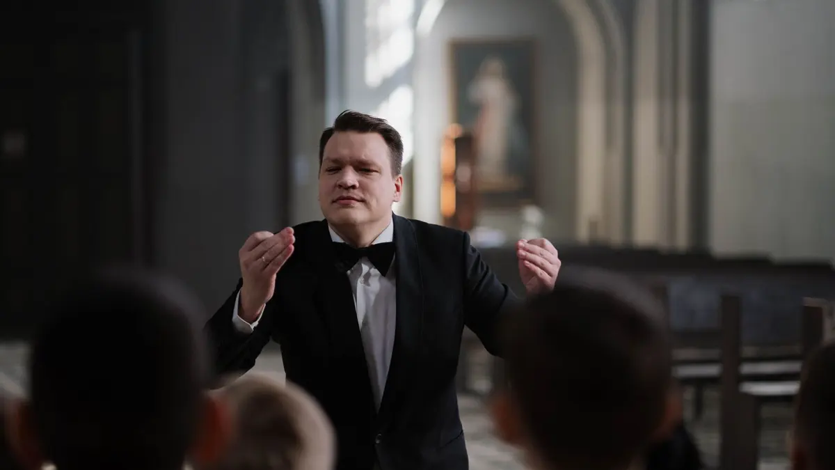 Czy klient musi być obecny podczas prania tapicerki?