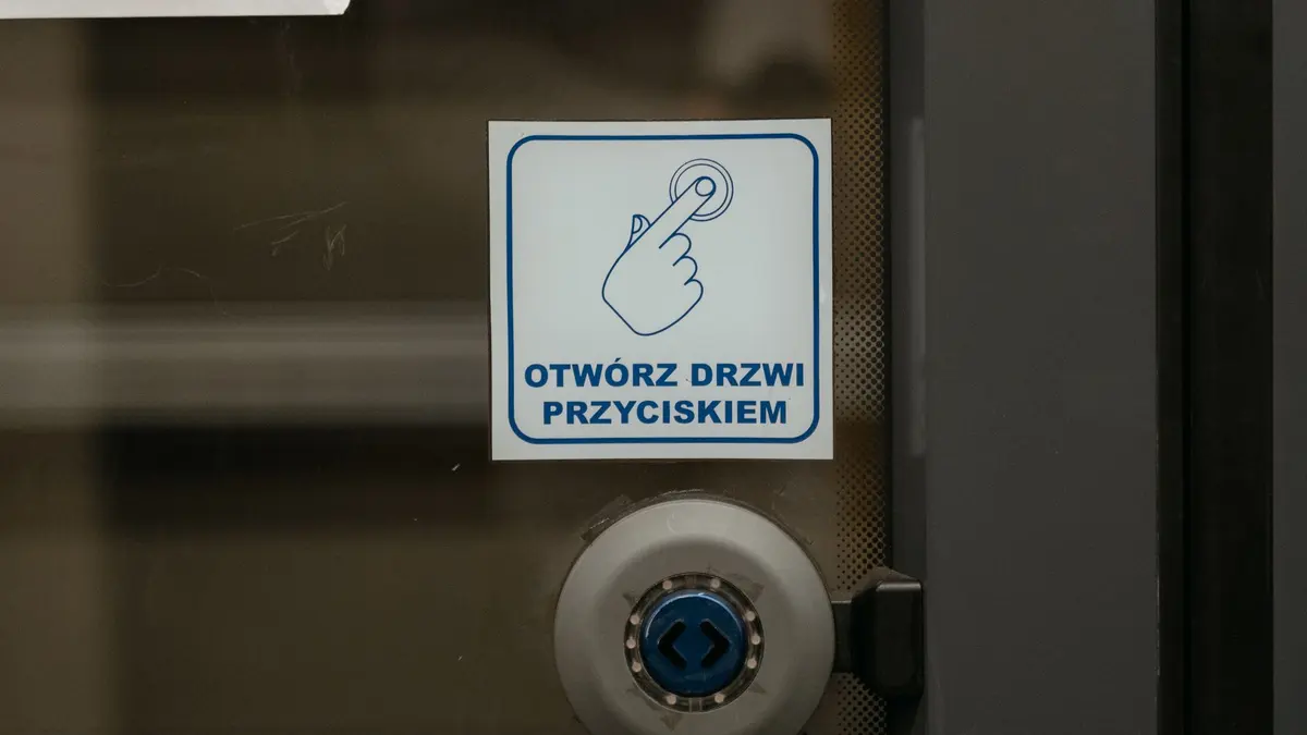 Kiedy trzeba przerwać domowe czyszczenie tapicerki?
