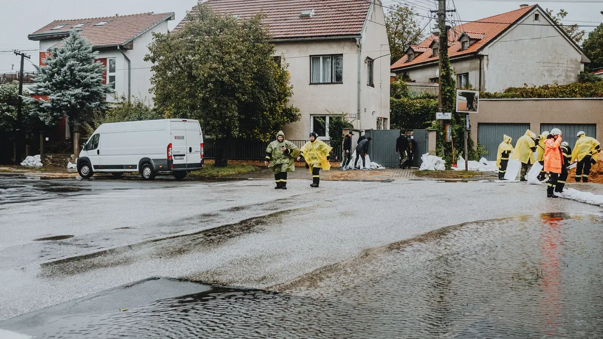 Zalanie mieszkania przez sąsiada - co zrobić z tapicerką?